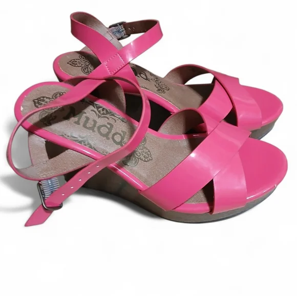 MUDD Women's Size 8 Vibrant Pink Wedge Sandals - Picture 2 of 7